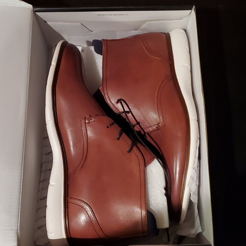 Men Shoes - Picture 2 of 5